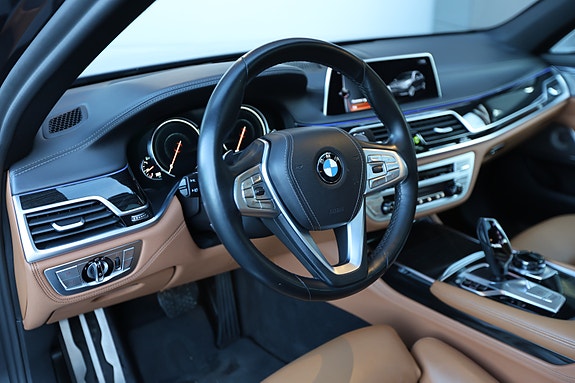 BMW 750i 16 of 30