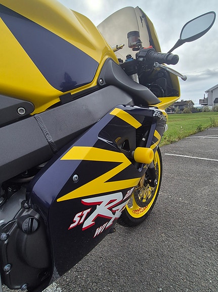 Honda CBR 954 RR fireblade 28 of 30