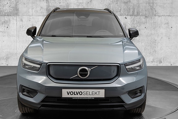 Volvo XC40 4 of 30