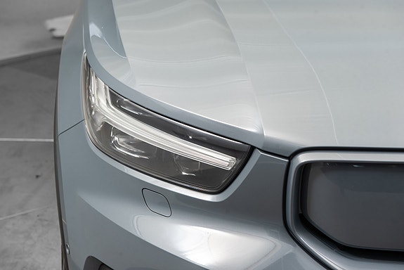 Volvo XC40 3 of 30