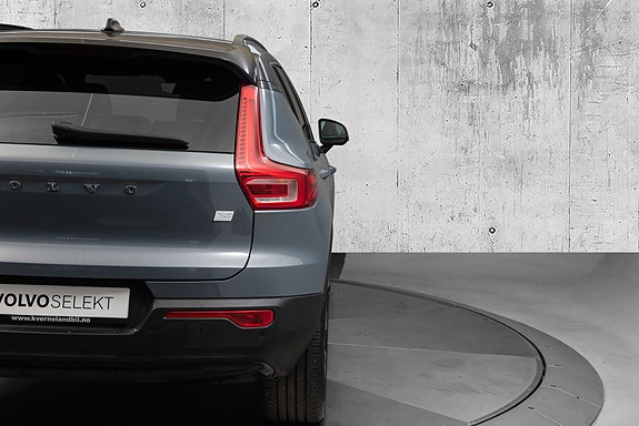 Volvo XC40 7 of 30