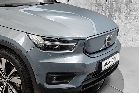 Volvo XC40 2 of 30