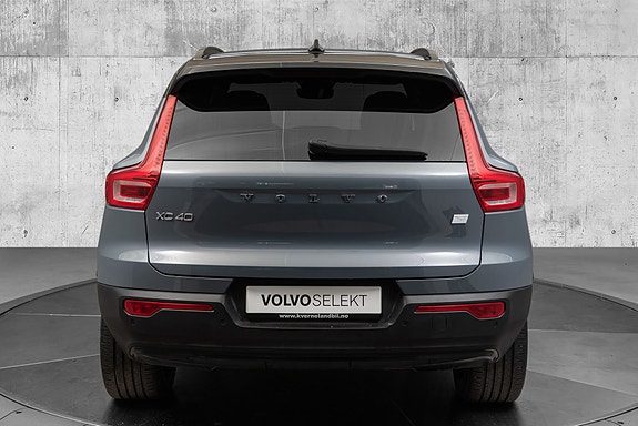Volvo XC40 8 of 30