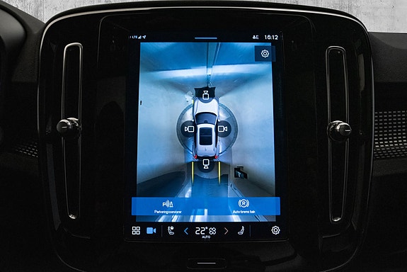 Volvo XC40 14 of 30