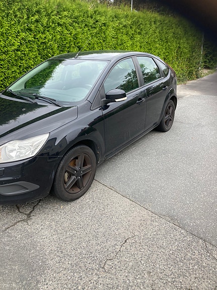 Ford Focus 2 of 3