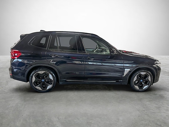 BMW iX3 6 of 30