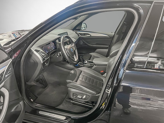 BMW iX3 10 of 30