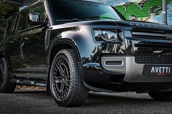 Land Rover Defender 110 9 of 10
