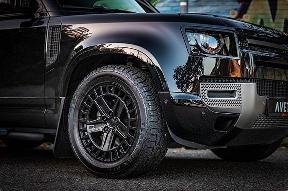 Land Rover Defender 110 10 of 10