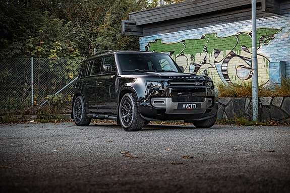 Land Rover Defender 110 2 of 10