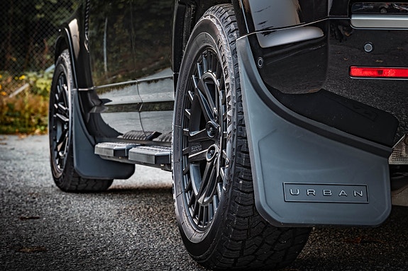 Land Rover Defender 110 6 of 10