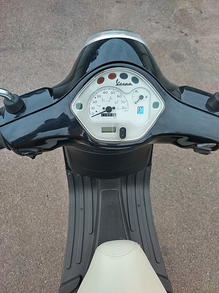Vespa LX 50 7 of 11