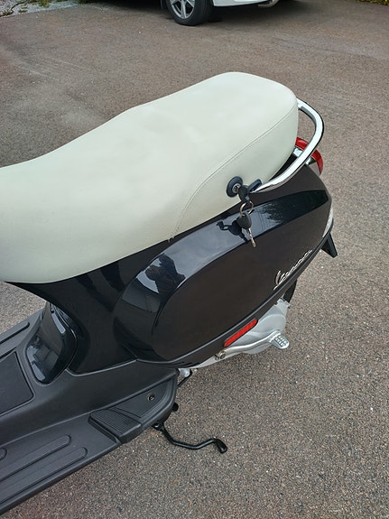 Vespa LX 50 9 of 11