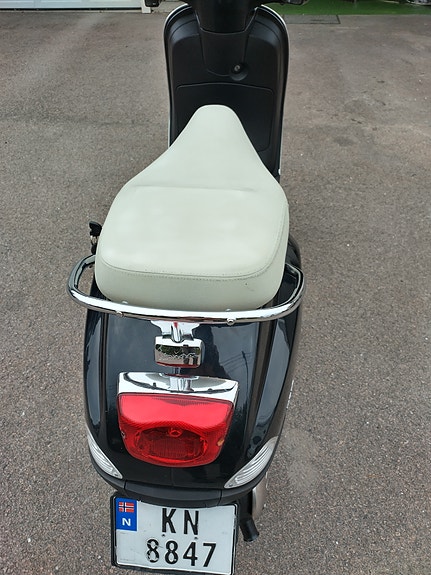Vespa LX 50 4 of 11