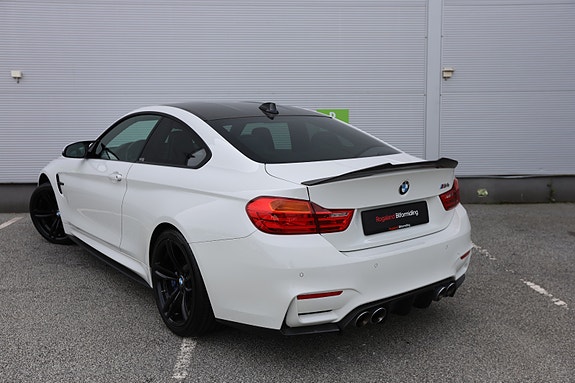BMW M4 4 of 30