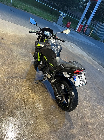 Kawasaki Z 650 3 of 10