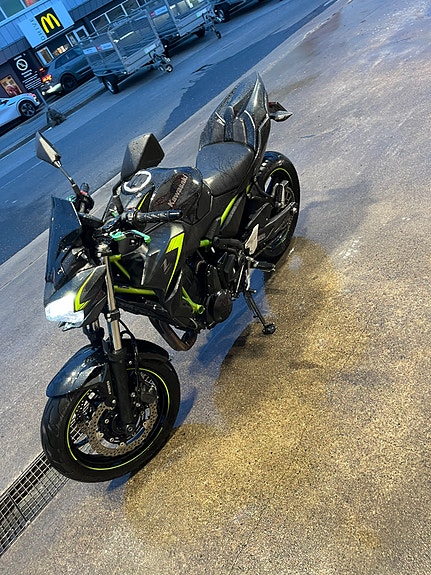 Kawasaki Z 650 2 of 10