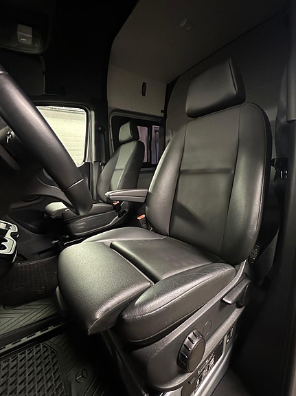 Mercedes-Benz Sprinter 319 17 of 30