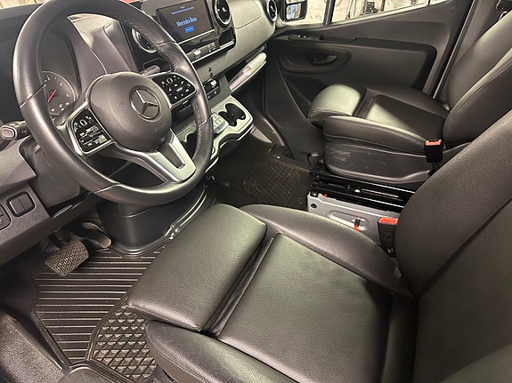 Mercedes-Benz Sprinter 319 16 of 30