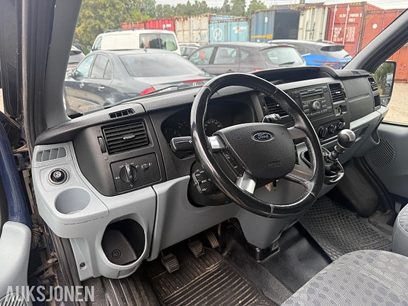 Ford Transit 9 of 30