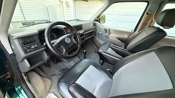 Volkswagen Caravelle 16 of 28