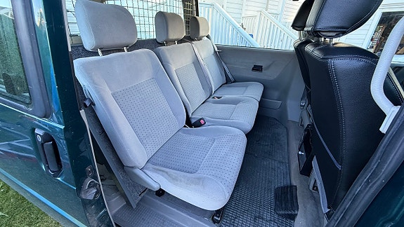 Volkswagen Caravelle 18 of 28