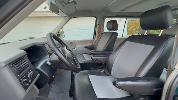 Volkswagen Caravelle 14 of 28