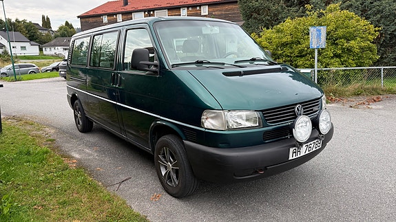 Volkswagen Caravelle 2 of 28
