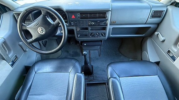 Volkswagen Caravelle 12 of 28