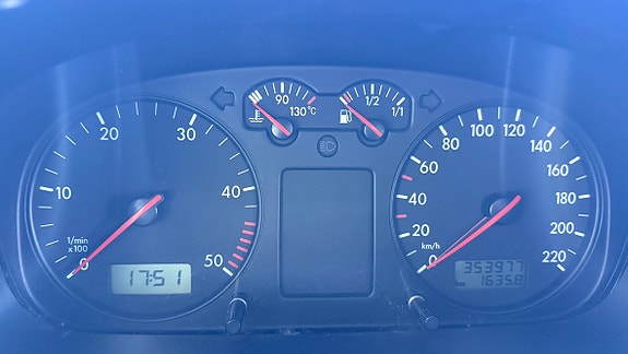 Volkswagen Caravelle 19 of 28