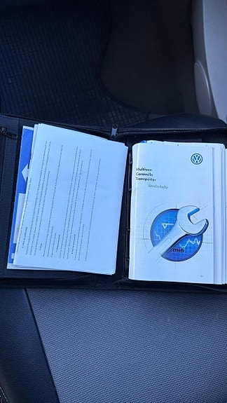 Volkswagen Caravelle 27 of 28