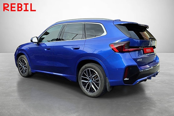 BMW iX1 7 of 21