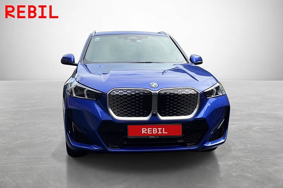 BMW iX1 2 of 21