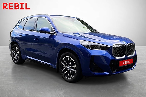 BMW iX1 3 of 21