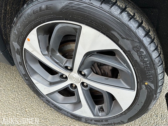 Hyundai Tucson 18 of 24