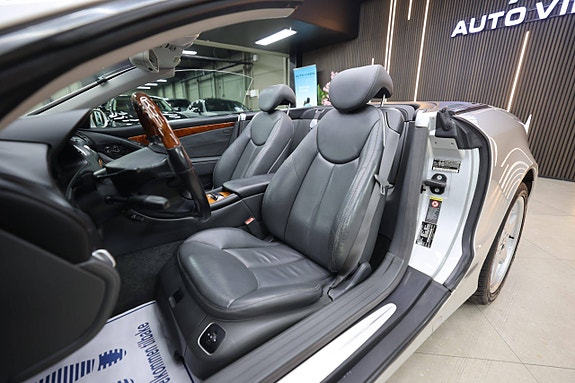 Mercedes-Benz SL500 26 of 30