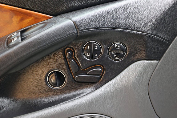 Mercedes-Benz SL500 23 of 30