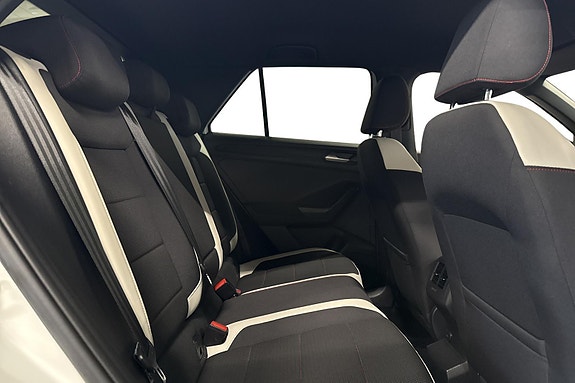 Volkswagen T-Roc 22 of 24