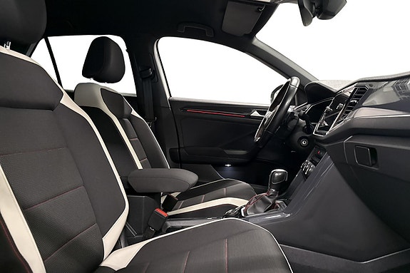 Volkswagen T-Roc 23 of 24