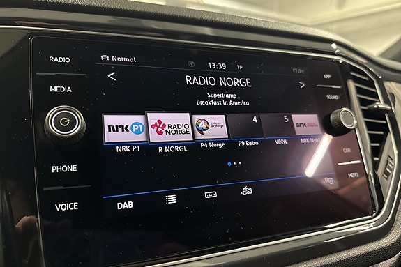 Volkswagen T-Roc 11 of 24