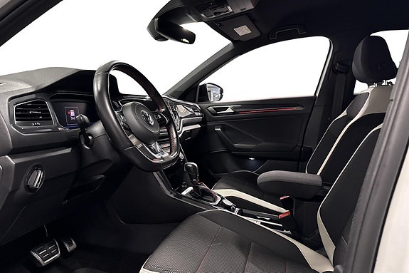 Volkswagen T-Roc 8 of 24
