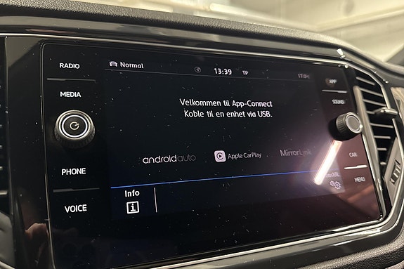 Volkswagen T-Roc 12 of 24