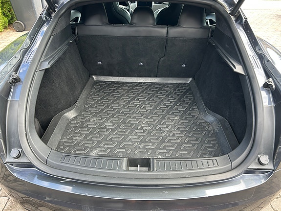 Tesla Model S 14 of 30