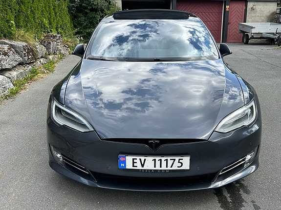 Tesla Model S 2 of 30