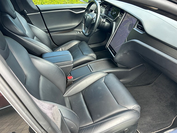 Tesla Model S 16 of 30
