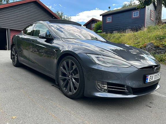 Tesla Model S 3 of 30