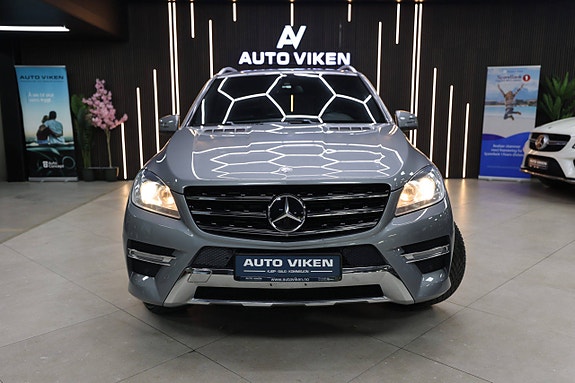 Mercedes-Benz ML250 3 of 30