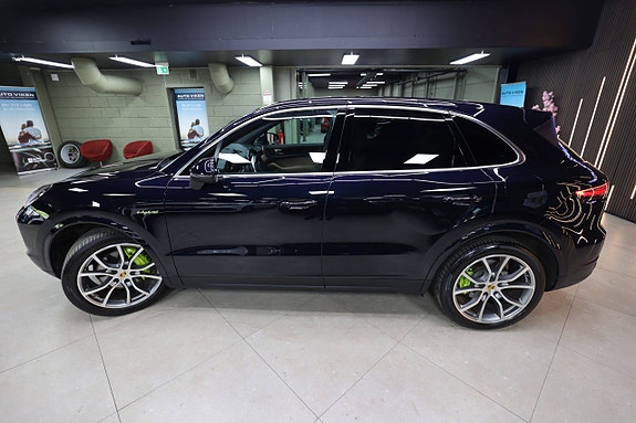 Porsche Cayenne 14 of 30
