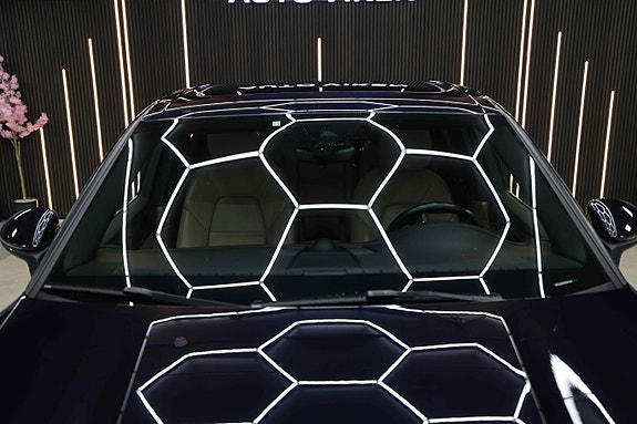 Porsche Cayenne 12 of 30