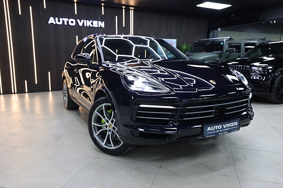 Porsche Cayenne 2 of 30